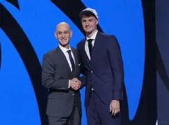 雷竞技平台 -美国男篮热身赛塞尔维亚回放2024